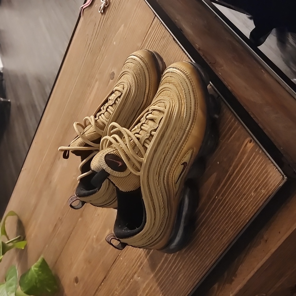 Nike Vapormax Gold size 4y